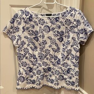Talbots sz 12 P White Inky Blue Embroidered Top Floral 100% Cotton summer peplum